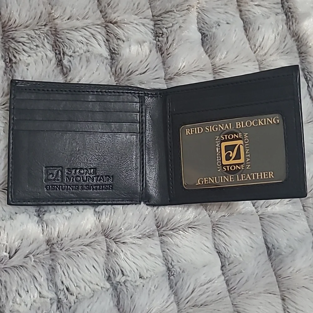 4/$25 Stone Mountain Genuine leather Wallet ..has RFID signal blocker..Theft NWT